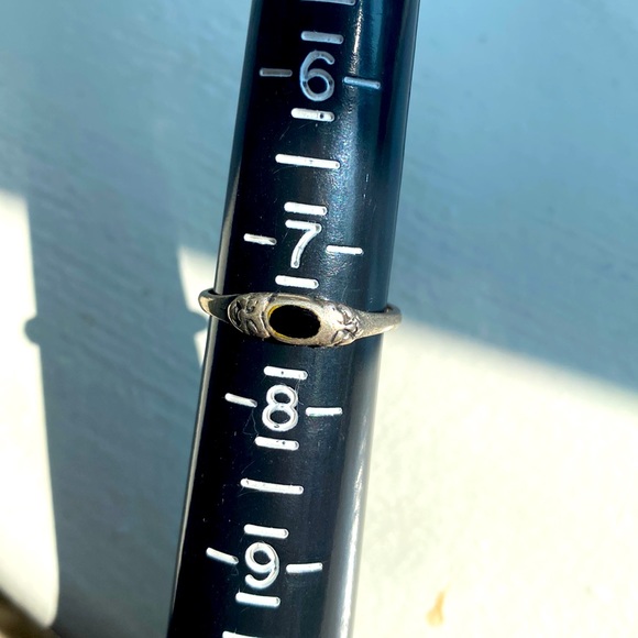 Silver band with faces & black stone 🖤 - Picture 3 of 4